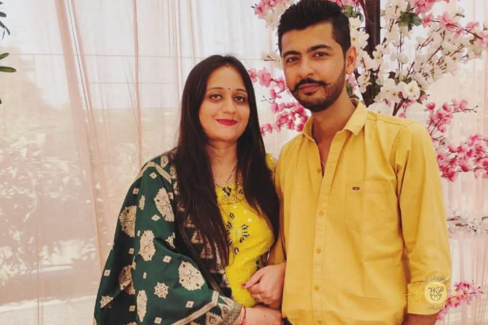 Ravin Kakkad & Grishma Pujara - WeddingPointIndia matrimonial success story - Happy Indian couple