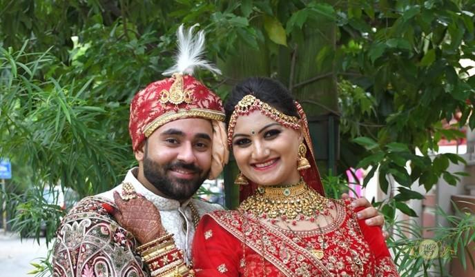 Chirag Karia & Vrutika Morajiya - WeddingPointIndia matrimonial success story - Happy Indian couple
